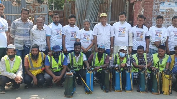 চসিক ১৩নং পাহাড়তলী ওয়ার্ডে দ্বিতীয় দিনের মোশক নিধন ক্রাশ প্রোগ্রাম উদ্বোধন করেন- জাহাঙ্গীর আলম দুলাল।