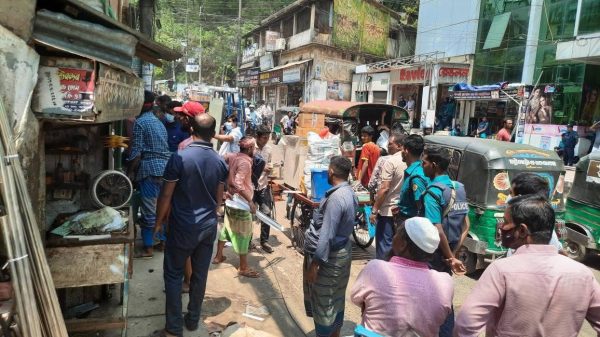 চট্টগ্রাম নগরীর নন্দনকাননে মতিন বিল্ডিংয়ের অবৈধ স্থাপনা উচ্ছেদ