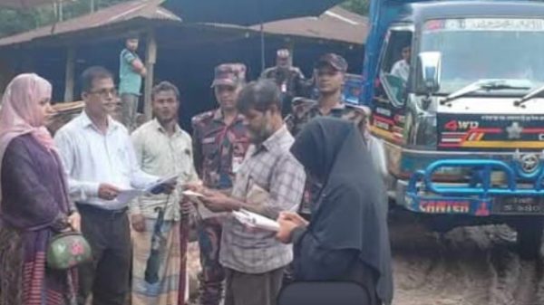 নাইক্ষ্যংছড়িতে টাস্কফোর্স অভিযানে ৫ লাখ টাকার অবৈধ সেগুন কাঠ জব্দ