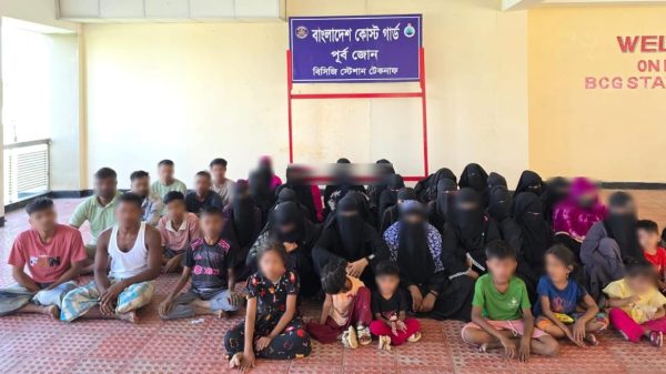 টেকনাফে গহীন পাহাড়ে কোস্টগার্ডের অভিযান: নারী ও শিশুসহ ৪৪ অ’প’হৃ’ত উদ্ধার